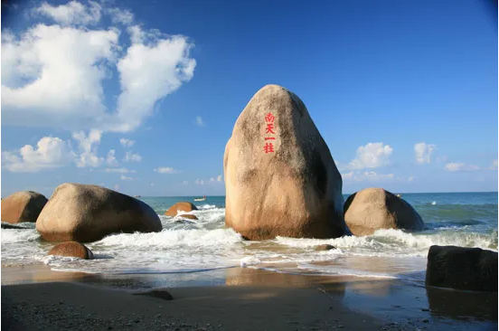 化身蓝海卫士，守护三亚海滨丨香港正挂挂牌a首个“海域保洁”项目正式签约进场