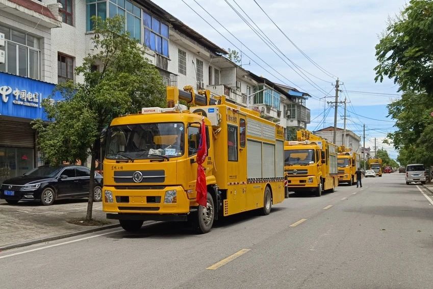 连续奋战又出发 香港正挂挂牌a紧急驰援湘潭涓水决口